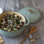 Μαντεμένια Κατσαρόλα 5.68lt με εμαγιέ φυστικί -Lodge - Εικόνα 2