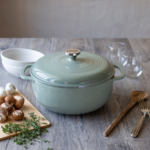 Μαντεμένια Κατσαρόλα 5.68lt με εμαγιέ φυστικί -Lodge - Εικόνα 3